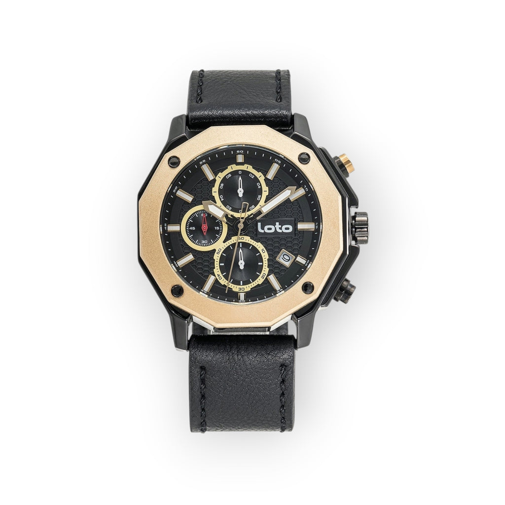 Reloj cronógrafo LOTO COMPANY octogonal de acero inoxidable negro con bisel dorado y correa de cuero negro. Esfera negra con detalles dorados y subesferas.