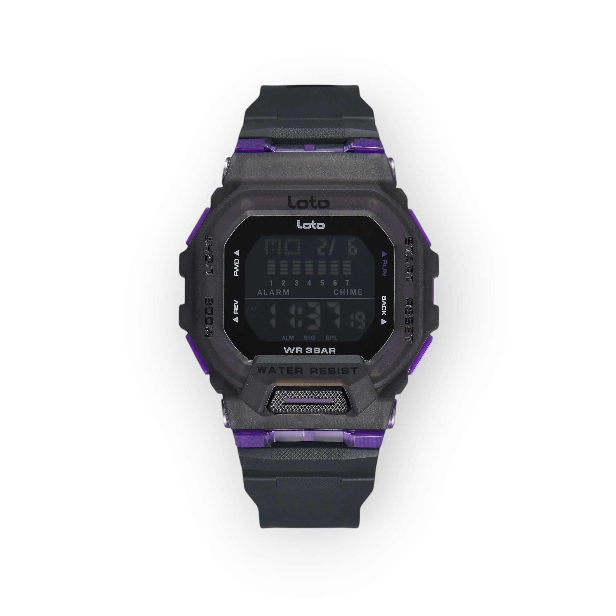 Reloj digital LOTO COMPANY STRIKER / 2566 con caja de resina gris translúcida y detalles morados, correa de silicona negra. Pantalla digital con hora, fecha y alarma.