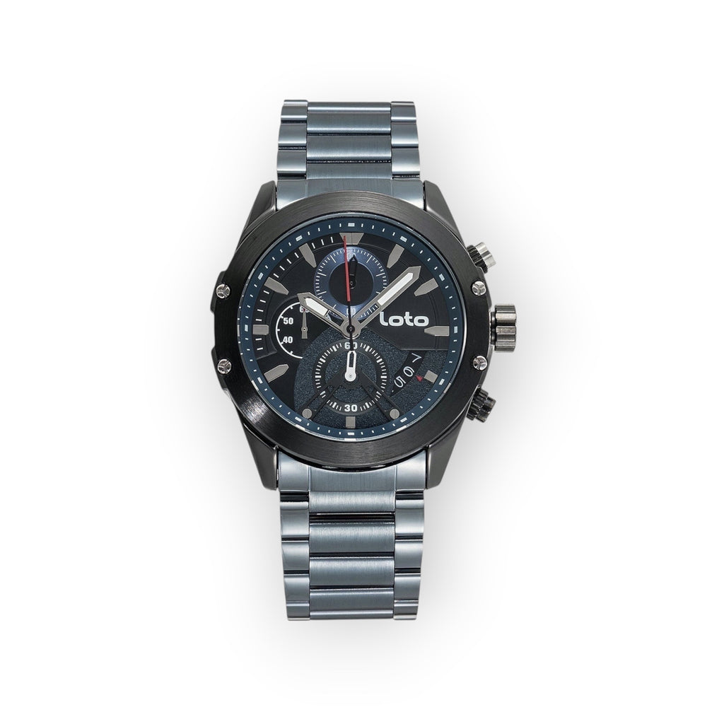 Reloj cronógrafo LOTO COMPANY PHANTOM/2432 de acero inoxidable con esfera azul y detalles plateados, diseño deportivo y robusto.